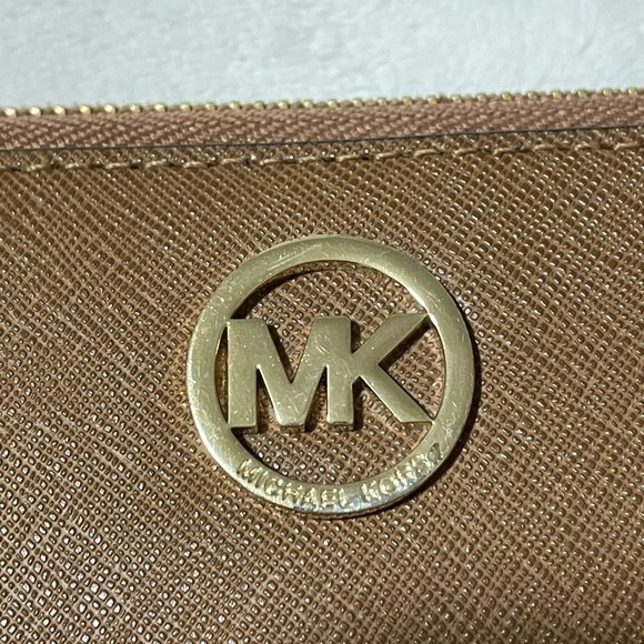 Michael Kors Jet Set Smartphone Wristlet - Picture 3 of 13